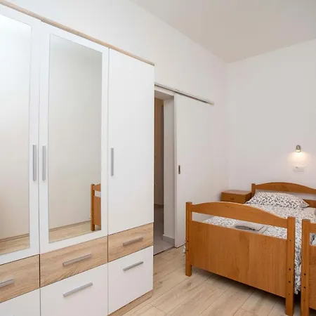 Guest house Marica Plomin