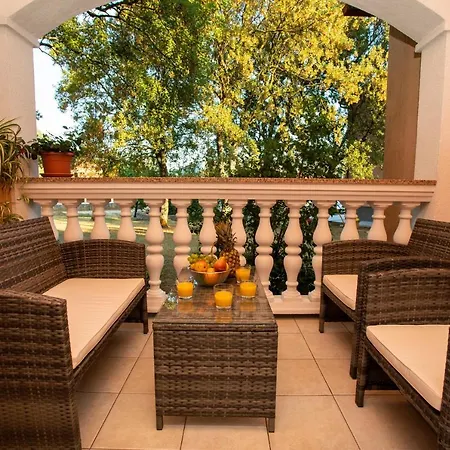 Marica Guest house *